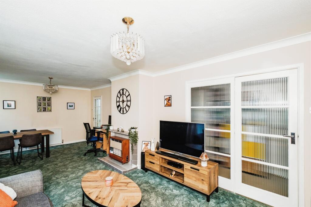 Additional property image - Fernhurst Drive, Goring-By-Sea, Worthing