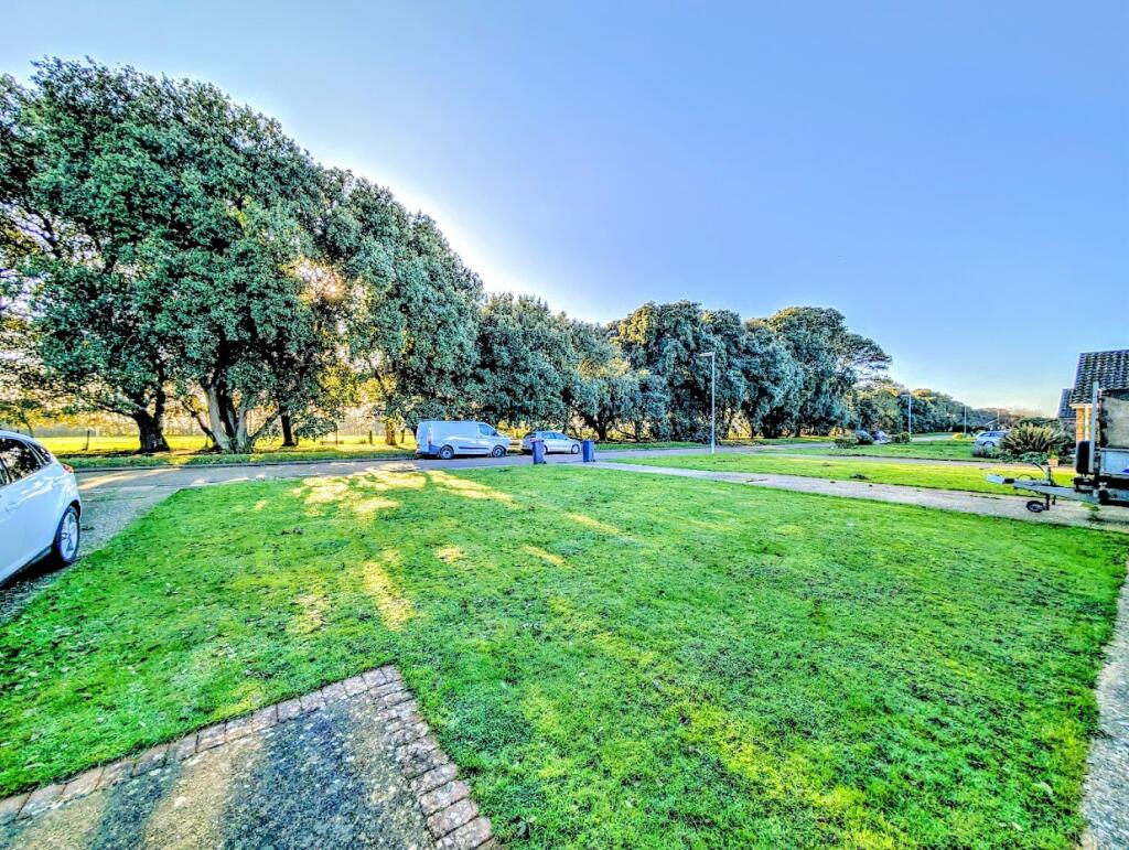 Additional property image - Fernhurst Drive, Goring-By-Sea, Worthing