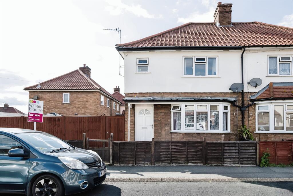 3 bedroom semidetached house for sale in Burnsfield Estate, Chatteris, PE16