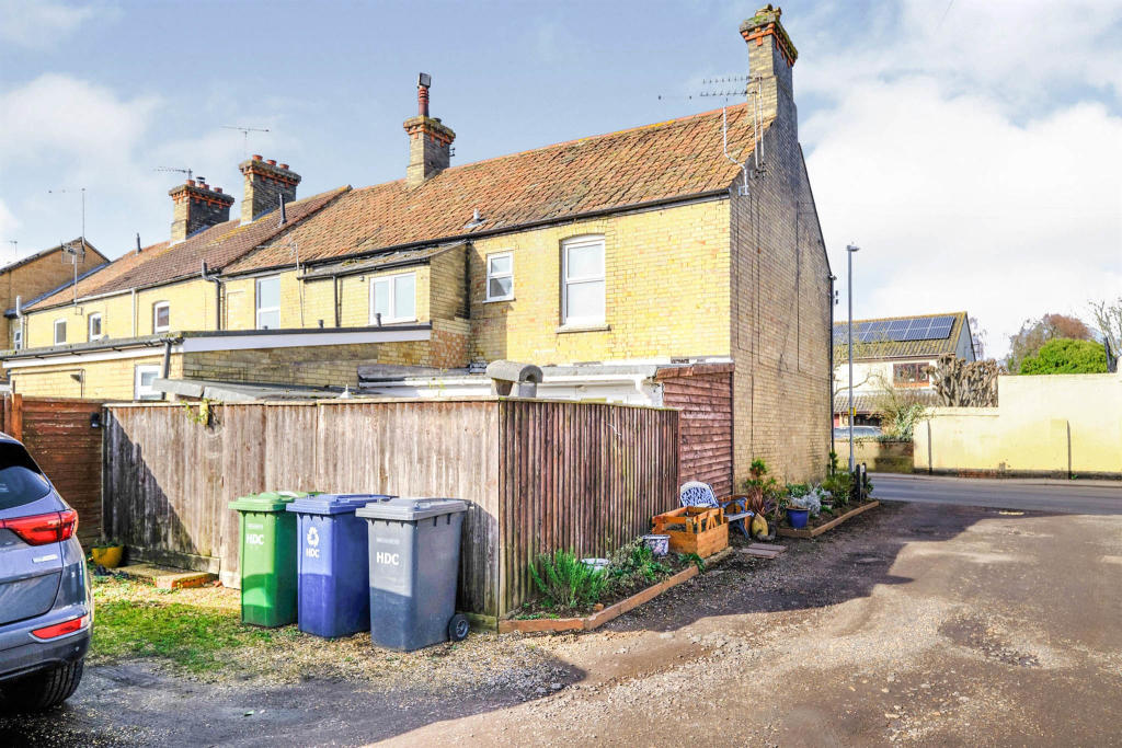 1 bedroom flat for sale in High Street, Ramsey, Huntingdon, PE26