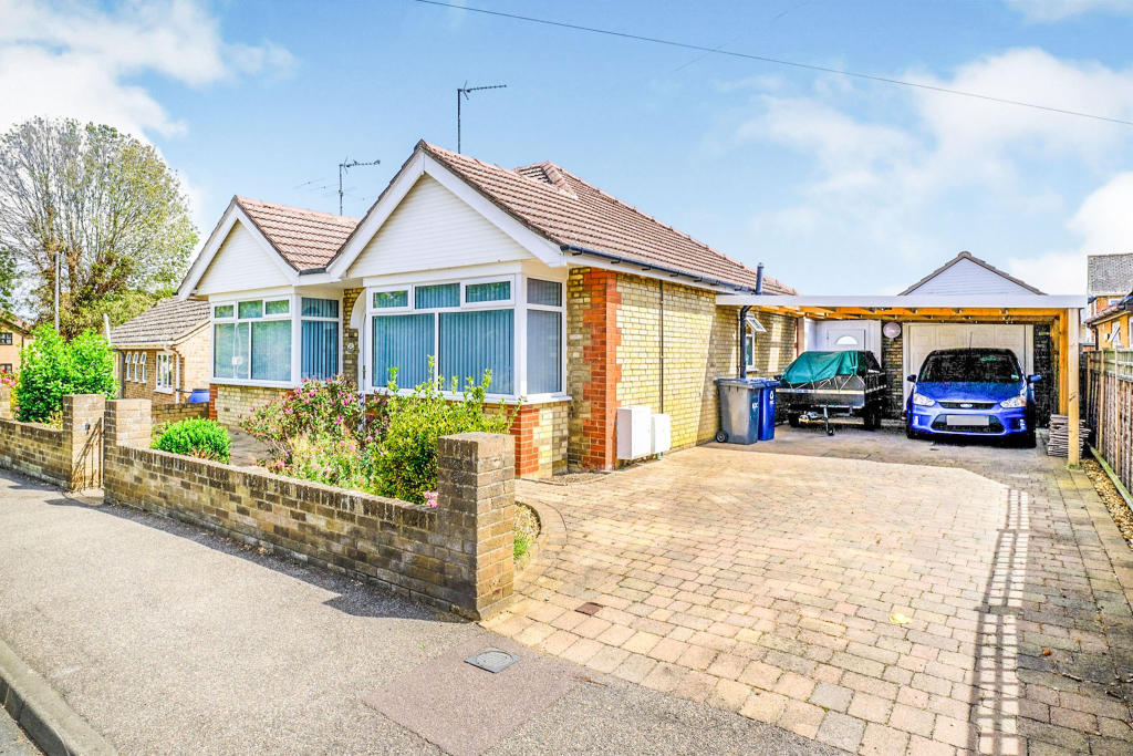 2 bedroom detached bungalow for sale in Field Road, Ramsey, Huntingdon