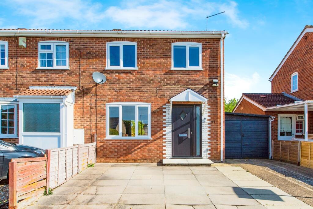 3 bedroom semidetached house for sale in Windmill Lane, Raunds