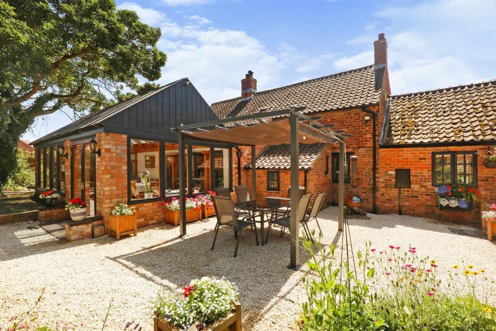 5 bedroom detached house for sale in Birdcroft Lane, Walkeringham