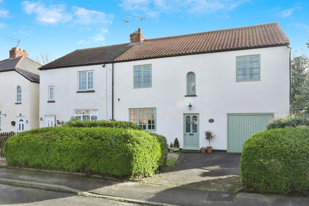 4 bedroom semidetached house for sale in Bolham Lane, Retford, DN22