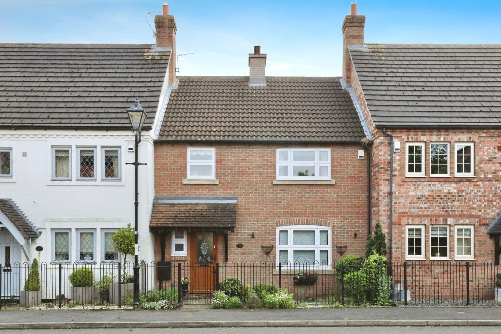 3 bedroom terraced house for sale in Rectors Gate, Retford, DN22