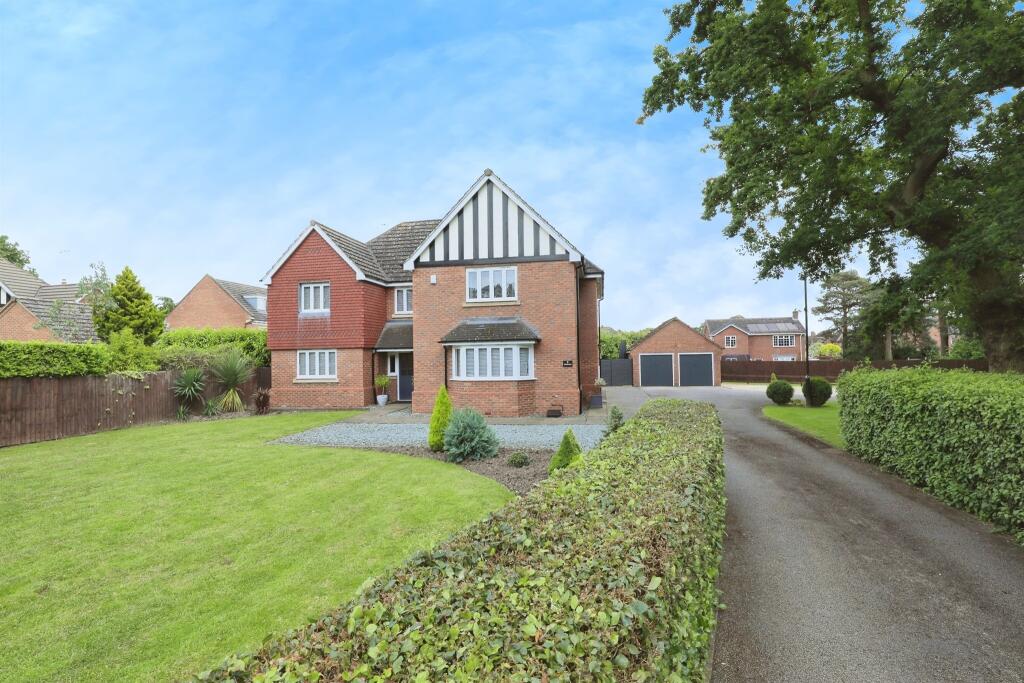 5 bedroom detached house for sale in Spruce Drive, Retford, DN22