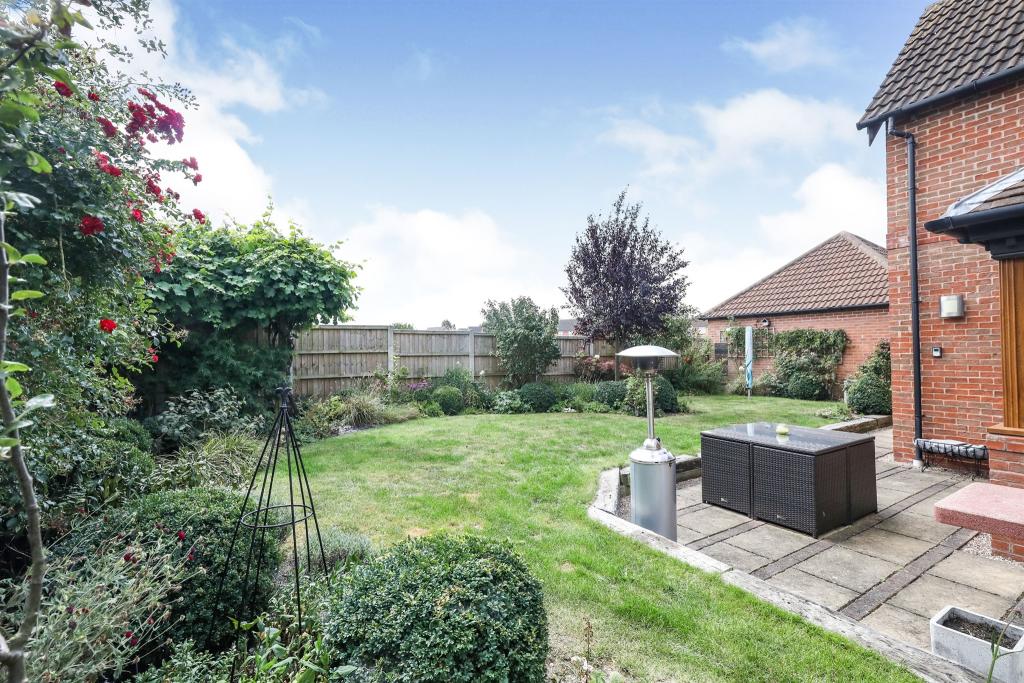 5 bedroom detached house for sale in Southgate, Retford, DN22