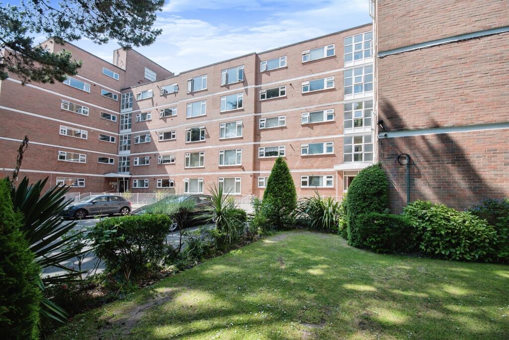 3 bedroom ground floor flat for sale in Dean Park Road, Bournemouth, BH1
