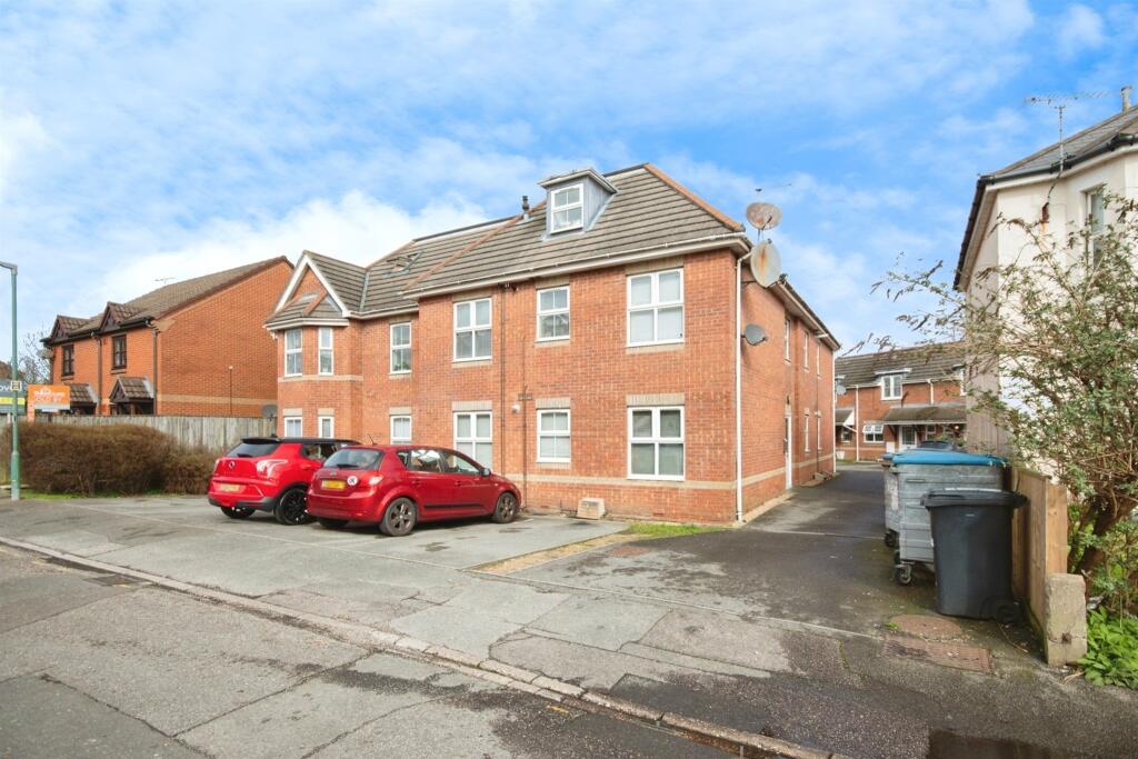 1 bedroom flat for sale in Malmesbury Park Place, Bournemouth, BH8
