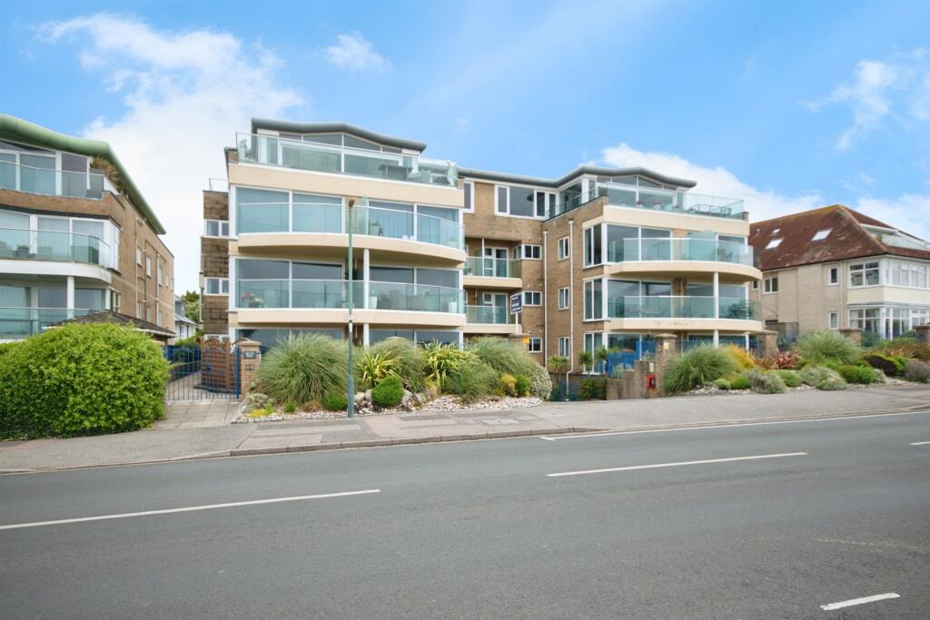 3 bedroom apartment for sale in Overcliff Drive, Bournemouth, BH5
