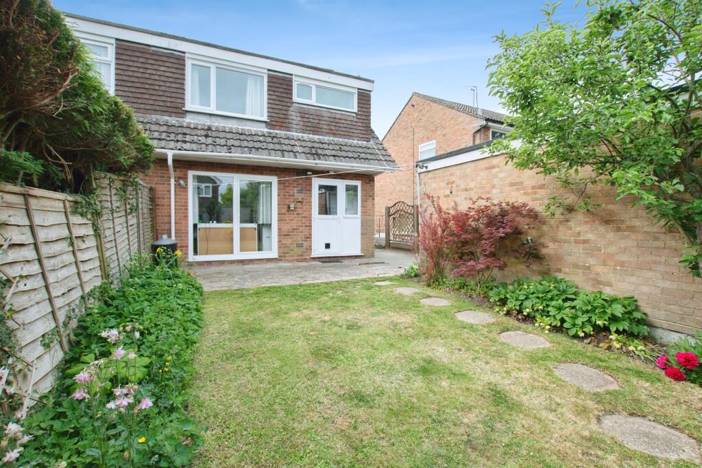 Main image of property: Siskin Close, FERNDOWN