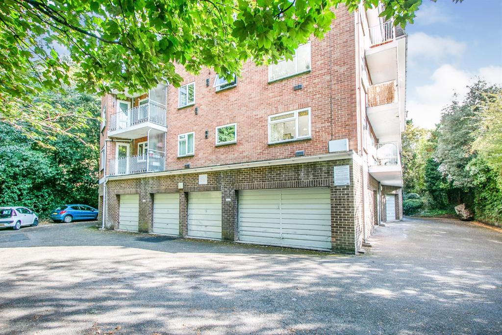 1 bedroom ground floor flat for sale in Dean Park Road, Bournemouth, BH1