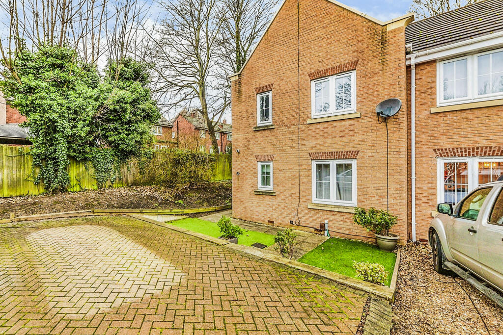 3 bedroom end of terrace house for sale in Woodlands Chase, Kimberworth