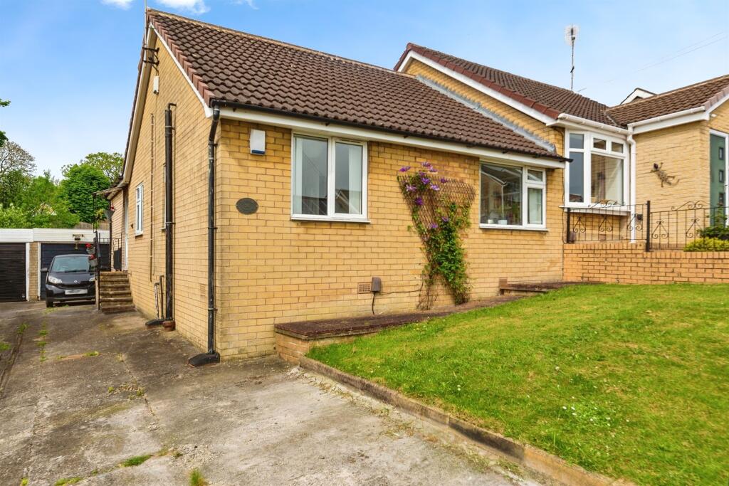 3 bedroom semidetached bungalow for sale in Manor Approach