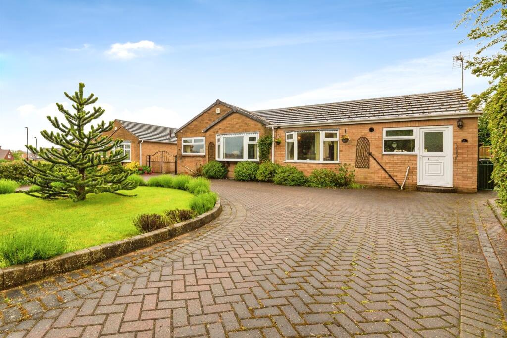 2 bedroom detached bungalow for sale in Green Rise, Rawmarsh, Rotherham