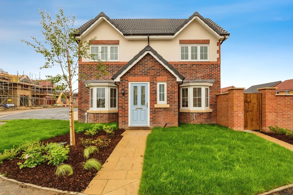 3 bedroom semidetached house for sale in Fitzwilliam Way, Thorpe