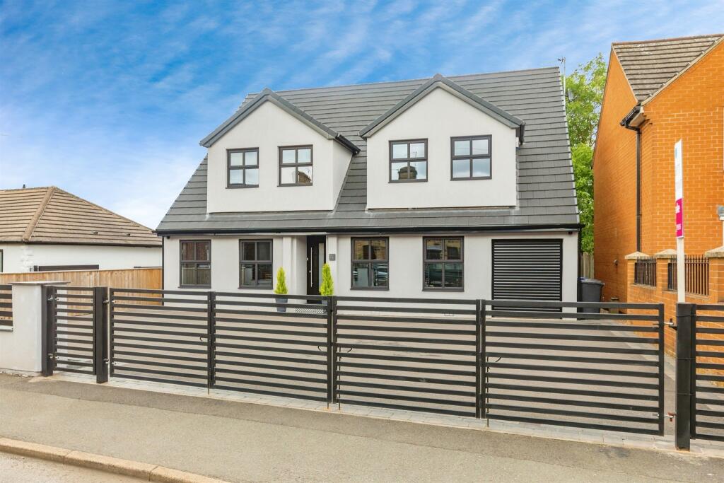 4 bedroom house for sale in Warren Lane, Chapeltown, Sheffield, S35