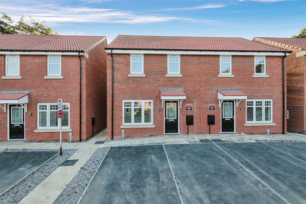 3 bedroom semidetached house for sale in Peppercorn Way, Wickersley