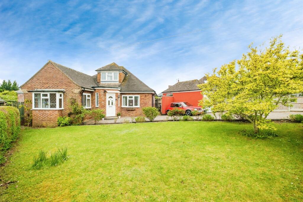 3 bedroom detached bungalow for sale in The Heights, Worthing, BN14