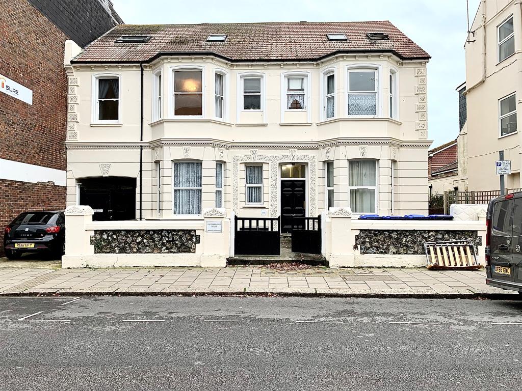 Studio flat for sale in Rowlands Road, Worthing, BN11