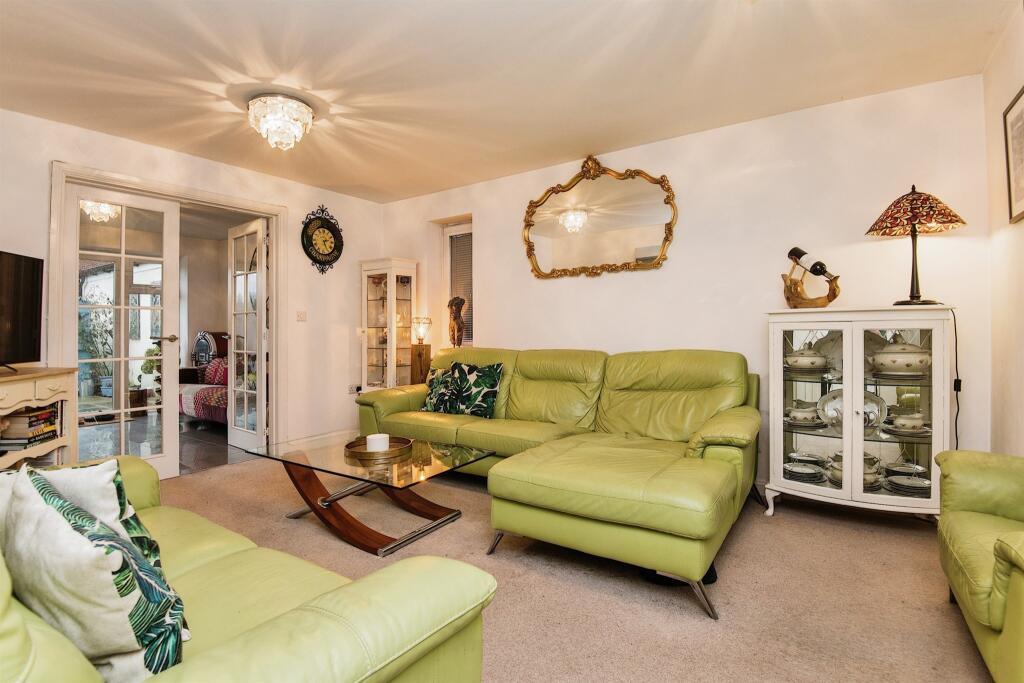 4 bedroom detached house for sale in Churchill Rise, Axminster, EX13