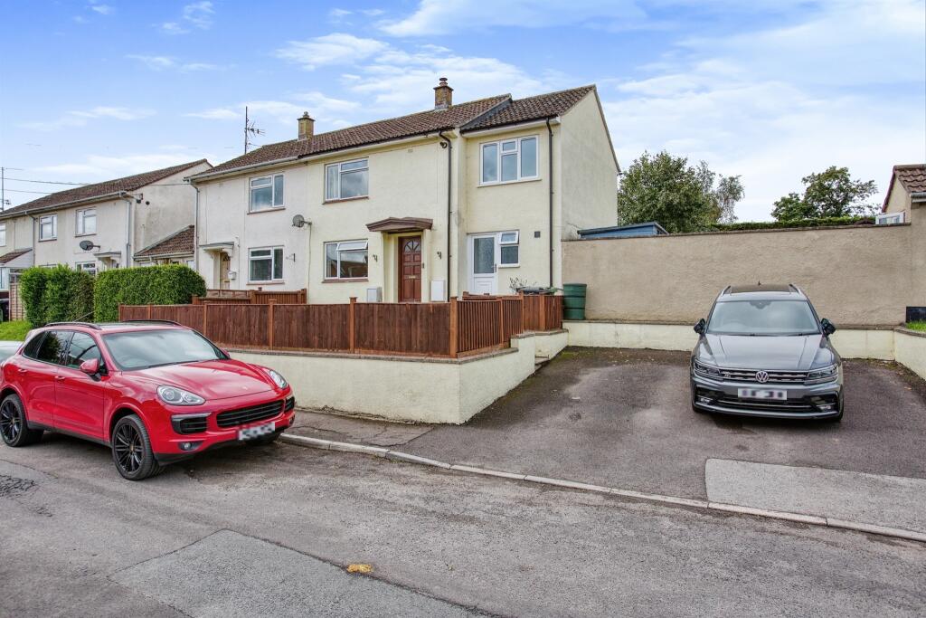 3 bedroom semidetached house for sale in Kents Road, South Chard