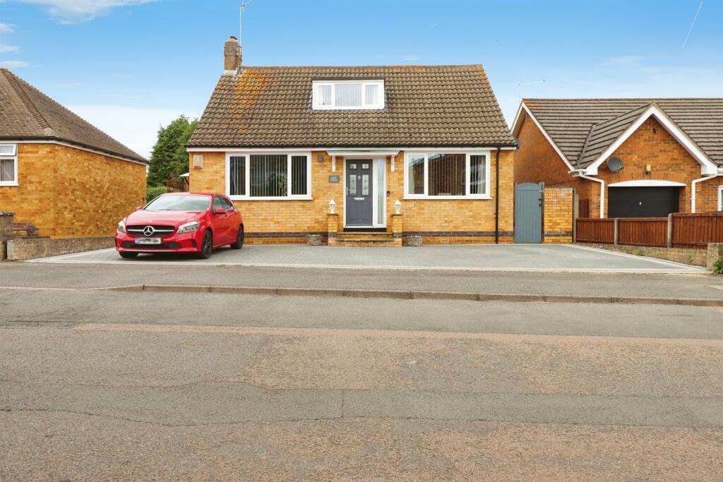 2 bedroom detached bungalow for sale in Dunkirk Avenue, Desborough