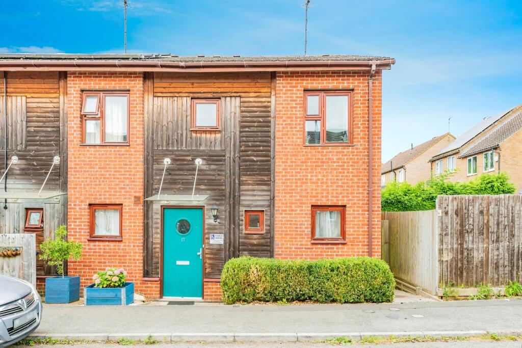 3 Bedroom End Of Terrace House For Sale In Peaselands Desborough