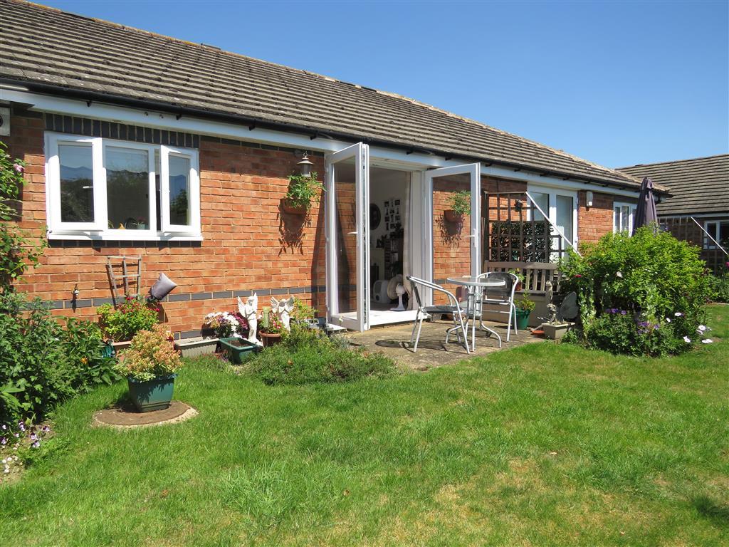 2 bedroom terraced bungalow for sale in Saxon Close, Market Harborough