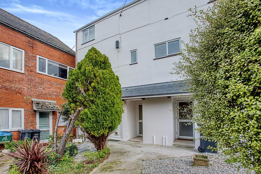 2 bedroom flat for sale in Dairy Court, Crewkerne, TA18