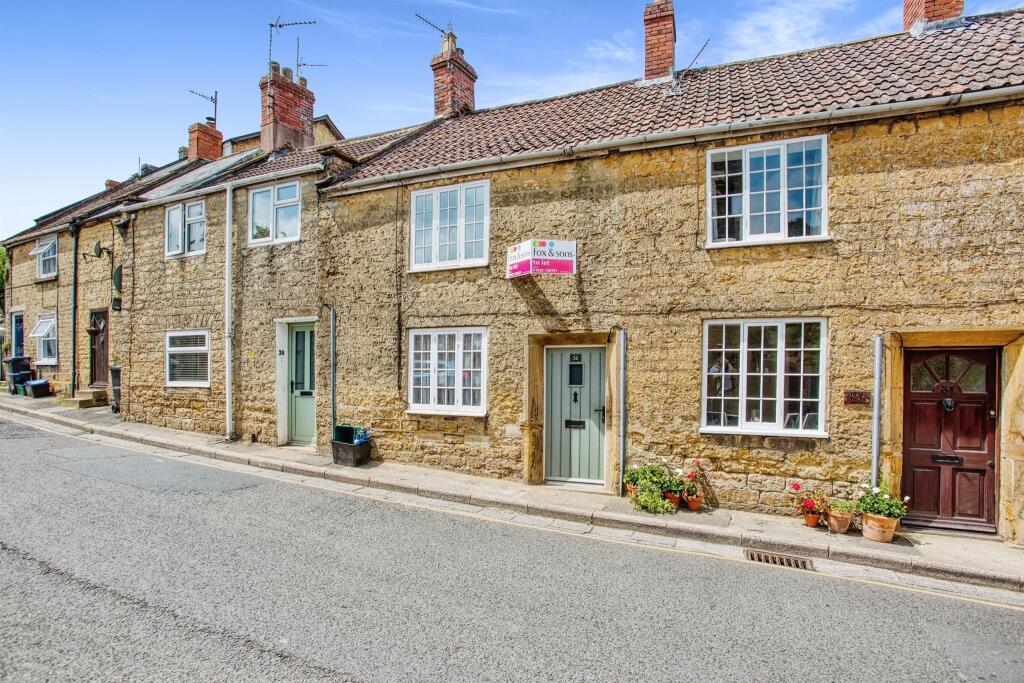 2 bedroom character property for sale in Hermitage Street, Crewkerne, TA18