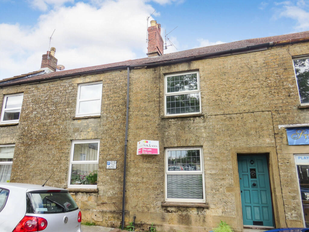 2 bedroom terraced house for sale in West Street, Crewkerne, TA18