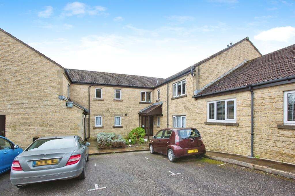 2 bedroom flat for sale in Wyvern Court, Crewkerne, TA18