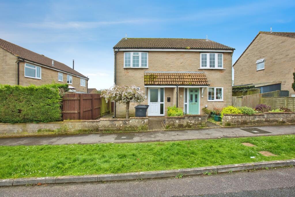 2 bedroom semidetached house for sale in Kingswood Road, Crewkerne, TA18