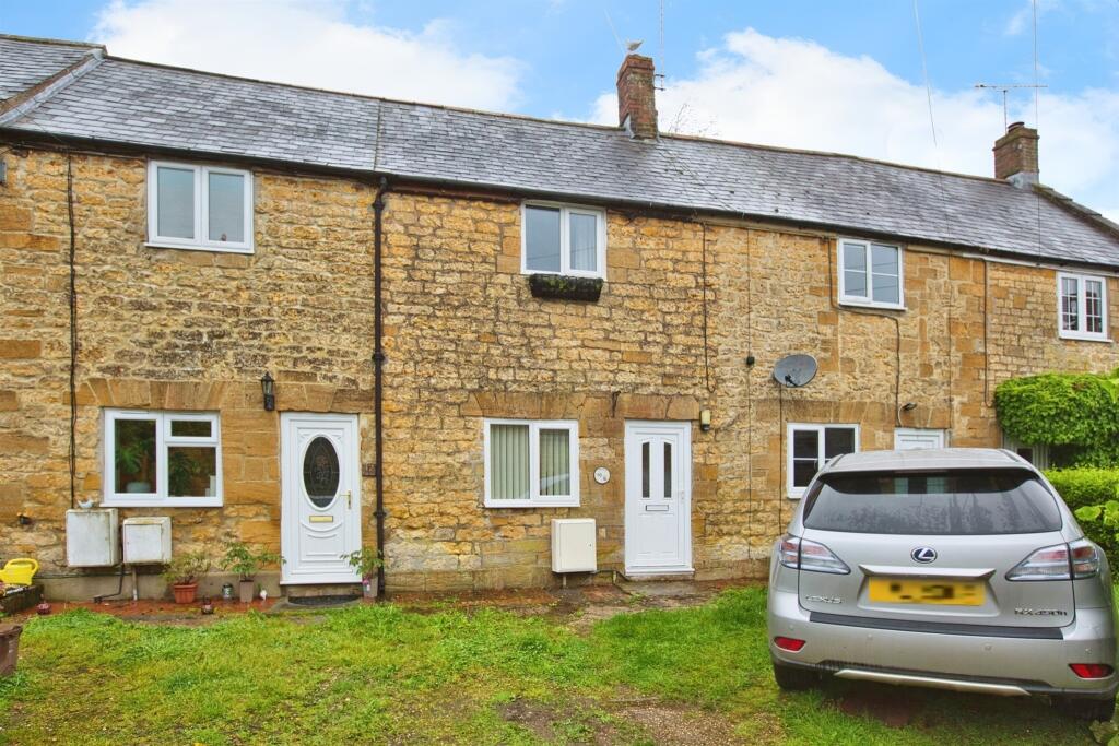 2 bedroom semidetached house for sale in Middle Path, Crewkerne, TA18
