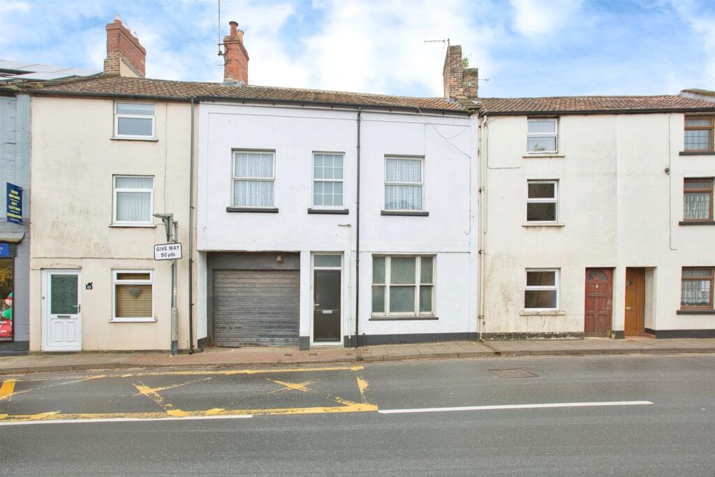 1 bedroom flat for sale in South Street, Crewkerne, TA18