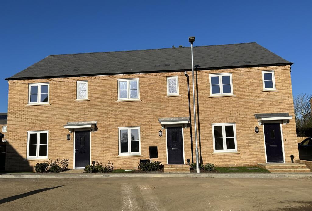 3 bedroom terraced house for sale in Wales Drive, Gamlingay, Sandy, SG19