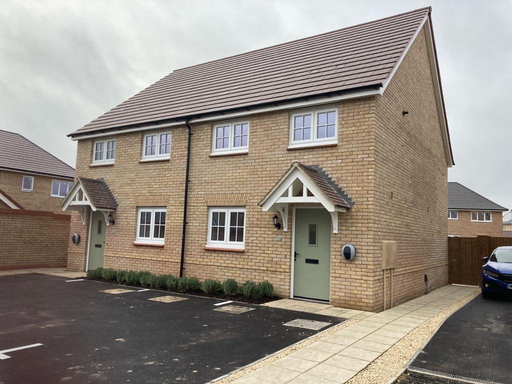 2 bedroom end of terrace house for sale in Groves Way, Cottenham