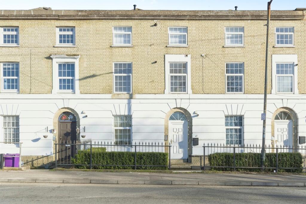 1 bedroom ground floor flat for sale in Kneesworth Street, Royston, SG8