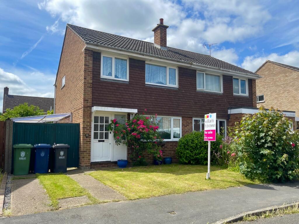 3 bedroom semidetached house for sale in Walnut Tree Close