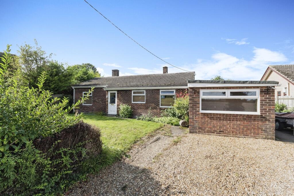 4 bedroom detached bungalow for sale in Bridge Street, Whaddon, Royston