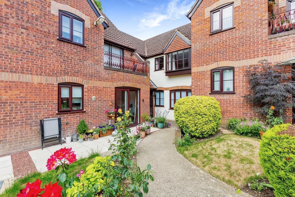 2 bedroom apartment for sale in Rectory Road, Rushden, NN10