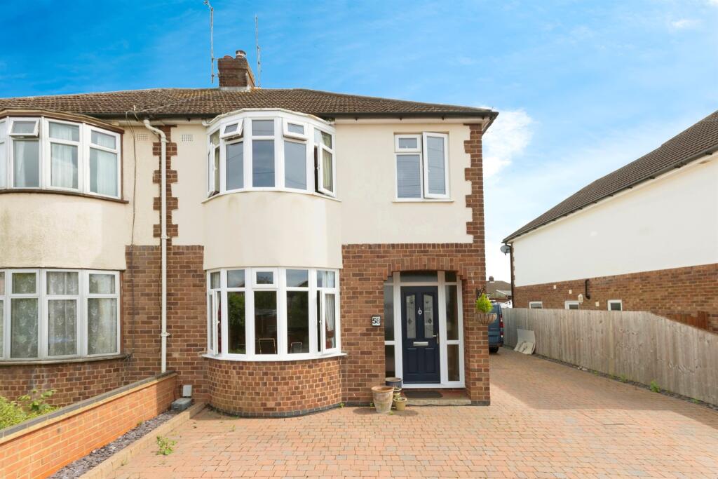 3 bedroom semidetached house for sale in Hayden Avenue, Finedon, NN9