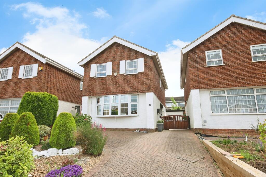 3 bedroom detached house for sale in Melloway Road, Rushden, NN10