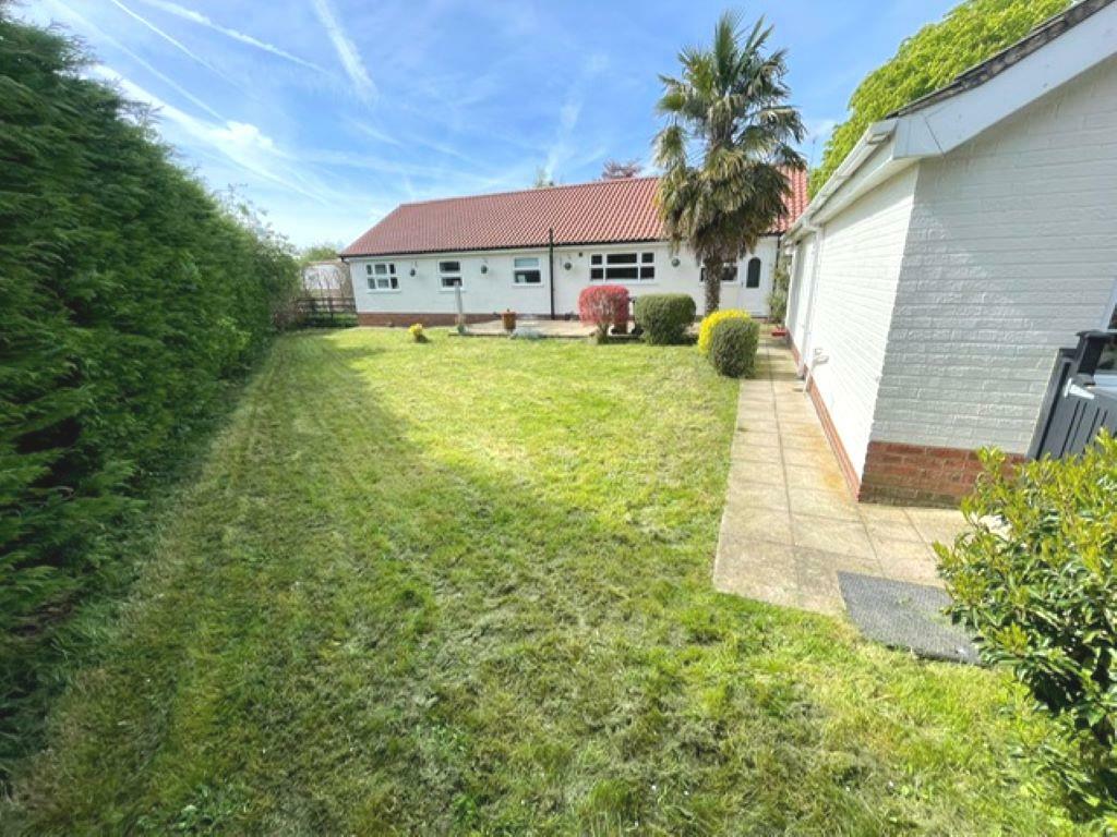 4 bedroom detached bungalow for sale in New Road, Worlaby, Brigg, DN20