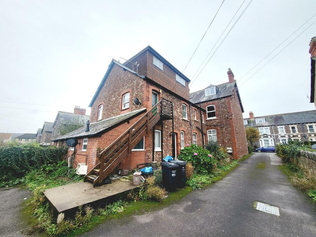 2 bedroom flat for sale in Glenmore Road, Minehead, TA24