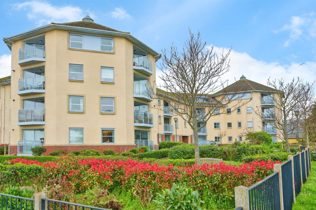 3 bedroom flat for sale in Trinity Way, Minehead, TA24