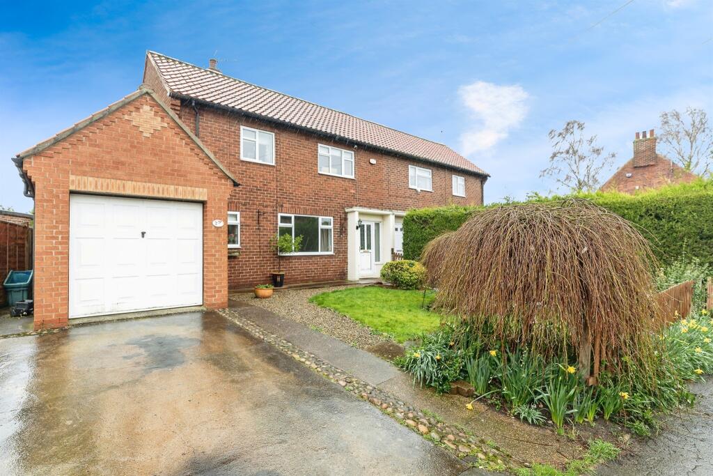 3 bedroom semidetached house for sale in Lordship Lane, Wistow, Selby, YO8