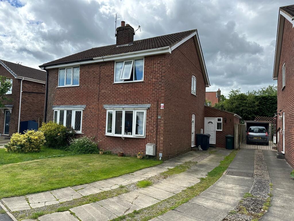3 bedroom semidetached house for sale in Sycamore Road, Barlby, Selby, YO8