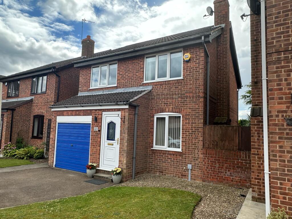 3 bedroom detached house for sale in Evergreen Way, Brayton, Selby, YO8